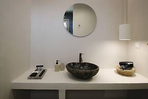 Airy suites santorini