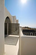 Airy suites santorini