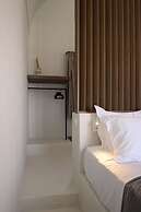 Airy suites santorini