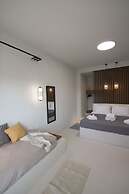 Airy suites santorini