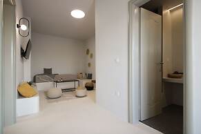 Airy suites santorini
