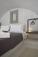 Airy suites santorini