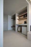 Airy suites santorini