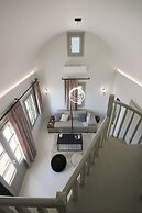 Airy suites santorini