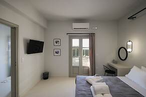 Airy suites santorini