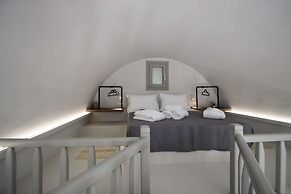 Airy suites santorini