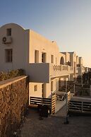 Airy suites santorini