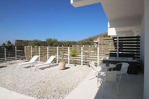Airy suites santorini