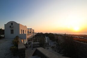 Airy suites santorini