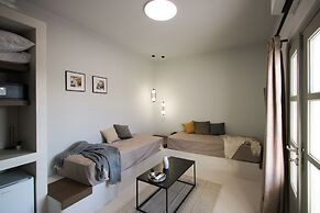Airy suites santorini