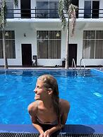 Queen's Bay Hotel