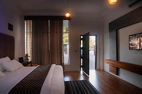 Queen's Bay Hotel