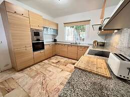 Beautiful Villa With Pool Scenic Views Sleeps 8