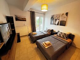 Skiathos Center Stylish 2 Bd w Balcony