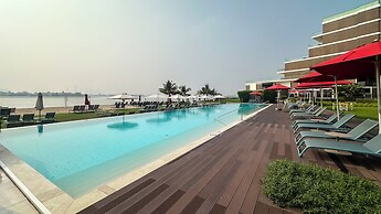 Waves - Premium Seaside Retreat With Private Beach