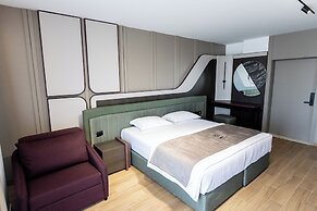 Bolt Boutique Hotel