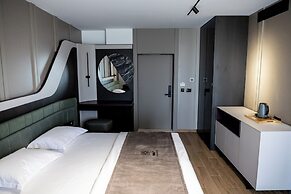 Bolt Boutique Hotel