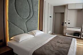 Bolt Boutique Hotel