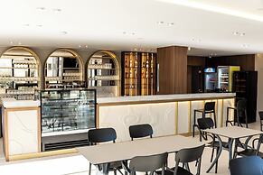Bolt Boutique Hotel