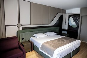 Bolt Boutique Hotel