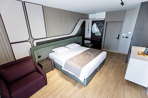 Bolt Boutique Hotel