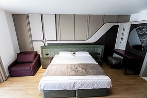 Bolt Boutique Hotel