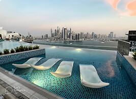 Palm Jumeirah 1BR Rooftop Infinity Pool