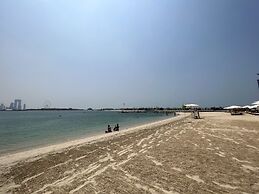 Palm Jumeirah 1BR Rooftop Infinity Pool
