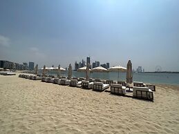 Palm Jumeirah 1BR Rooftop Infinity Pool