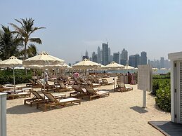 Luxe Studio at Seven Palm With Infinity Pool