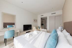 Luxe Studio at Seven Palm With Infinity Pool