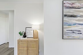 2 Bedroom - Walk to Beach - Pet Friendly
