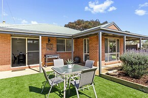 2 Bedroom - Walk to Beach - Pet Friendly