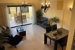 2 Bed Townhouse Sleeps 4 - Pool - Patio & Balcony