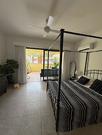 2 Bed Townhouse Sleeps 4 - Pool - Patio & Balcony