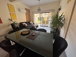 2 Bed Townhouse Sleeps 4 - Pool - Patio & Balcony