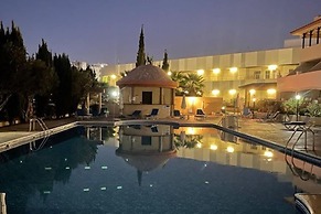 2 Bed Townhouse Sleeps 4 - Pool - Patio & Balcony