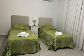 2 Bed Townhouse Sleeps 4 - Pool - Patio & Balcony