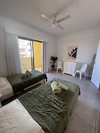 2 Bed Townhouse Sleeps 4 - Pool - Patio & Balcony