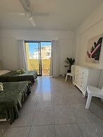 2 Bed Townhouse Sleeps 4 - Pool - Patio & Balcony