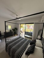 2 Bed Townhouse Sleeps 4 - Pool - Patio & Balcony