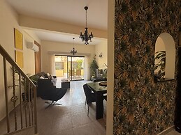 2 Bed Townhouse Sleeps 4 - Pool - Patio & Balcony