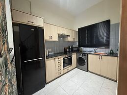 2 Bed Townhouse Sleeps 4 - Pool - Patio & Balcony