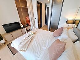 Edge Central Pattaya by Mickey