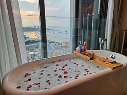 Edge Central Pattaya by Mickey