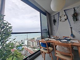 Edge Central Pattaya by Mickey