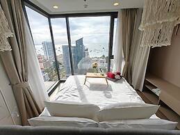 Edge Central Pattaya by Mickey