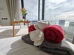 Edge Central Pattaya by Mickey