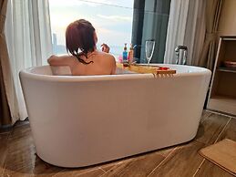 Edge Central Pattaya by Mickey