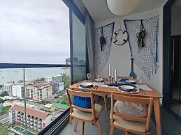 Edge Central Pattaya by Mickey